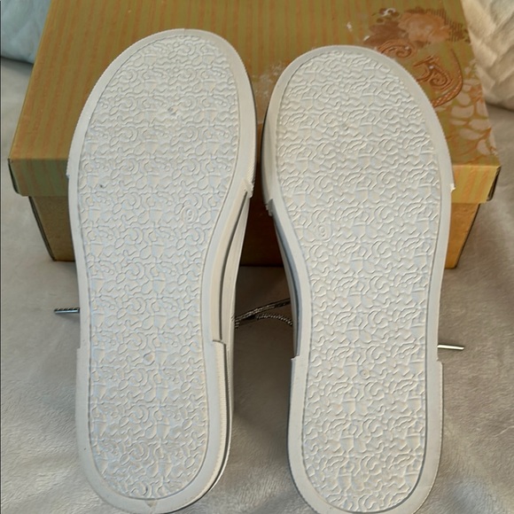 White Canvas Sneakers - Picture 4 of 8